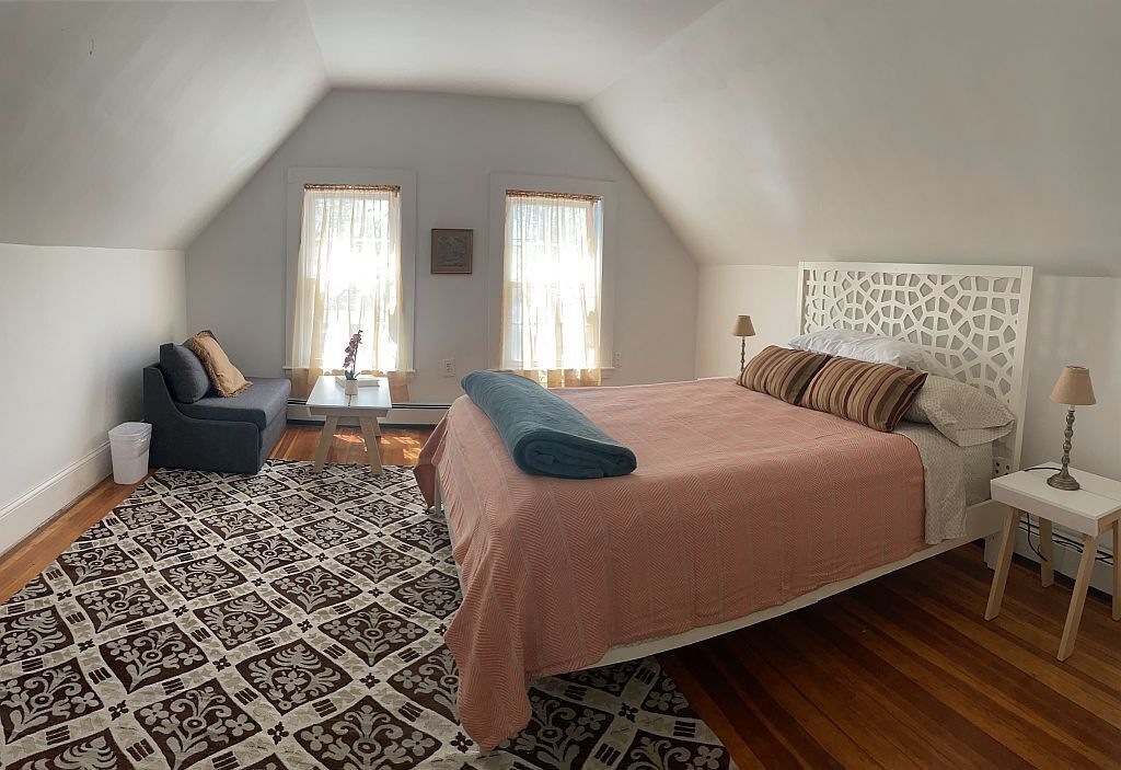 2Bedroom Apt on 3rd Floor - with Parking