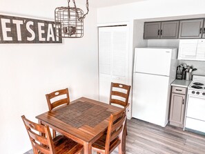 Private kitchen - REMODELED: Condo, Minutes to Popular Attractions (Branson)