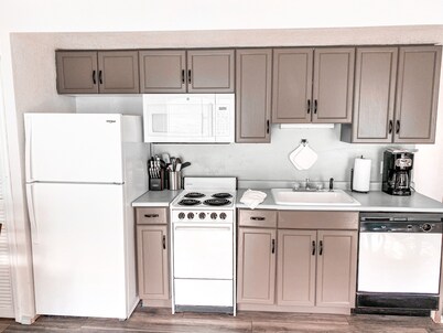 REMODELED: Condo, Minutes to Popular Attractions