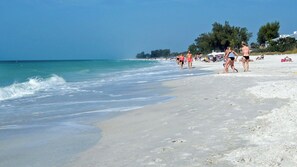 Unclassified image, 4 of 47, button