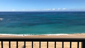 A beach with clear blue water and a sandy shore. - Hawaiian Prinicess one bedroom
1990/NUC-2240 (Waianae)