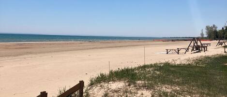 Sun loungers, beach towels