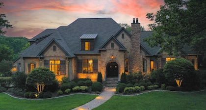 Supreme Luxury for Big Groups - Golf, Concierge, Theater, Game Room, 9 Bedrooms