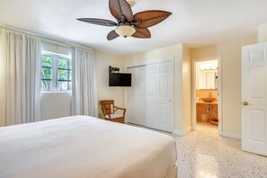 3 habitaciones, tabla de planchar con plancha, internet y ropa de cama