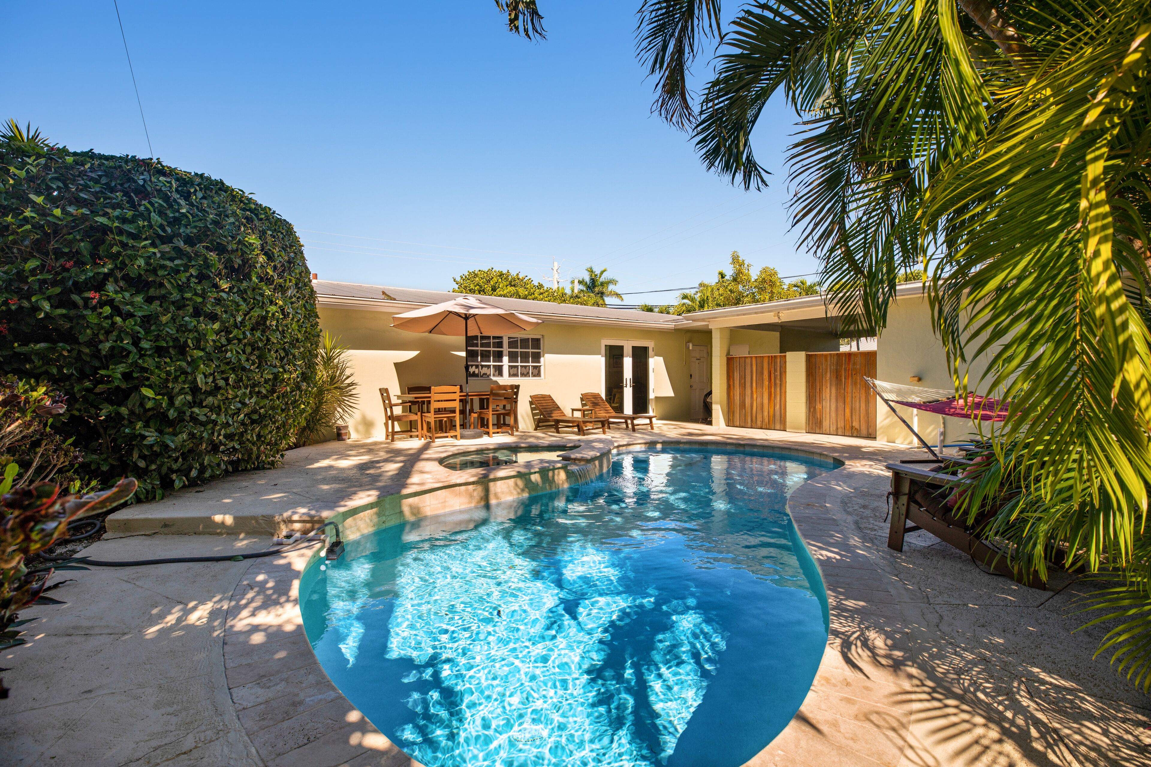 Lämmitetty uima-allas