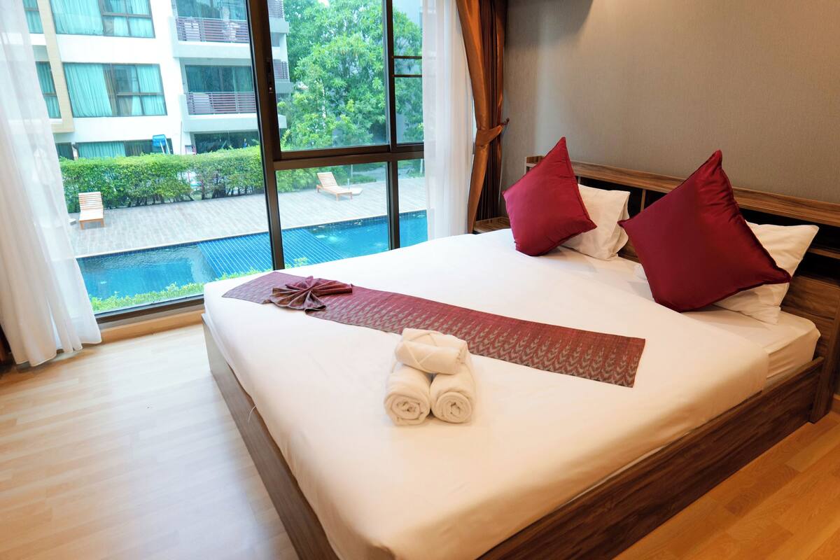 Deluxe Room | Free minibar, in-room safe, desk, blackout curtains