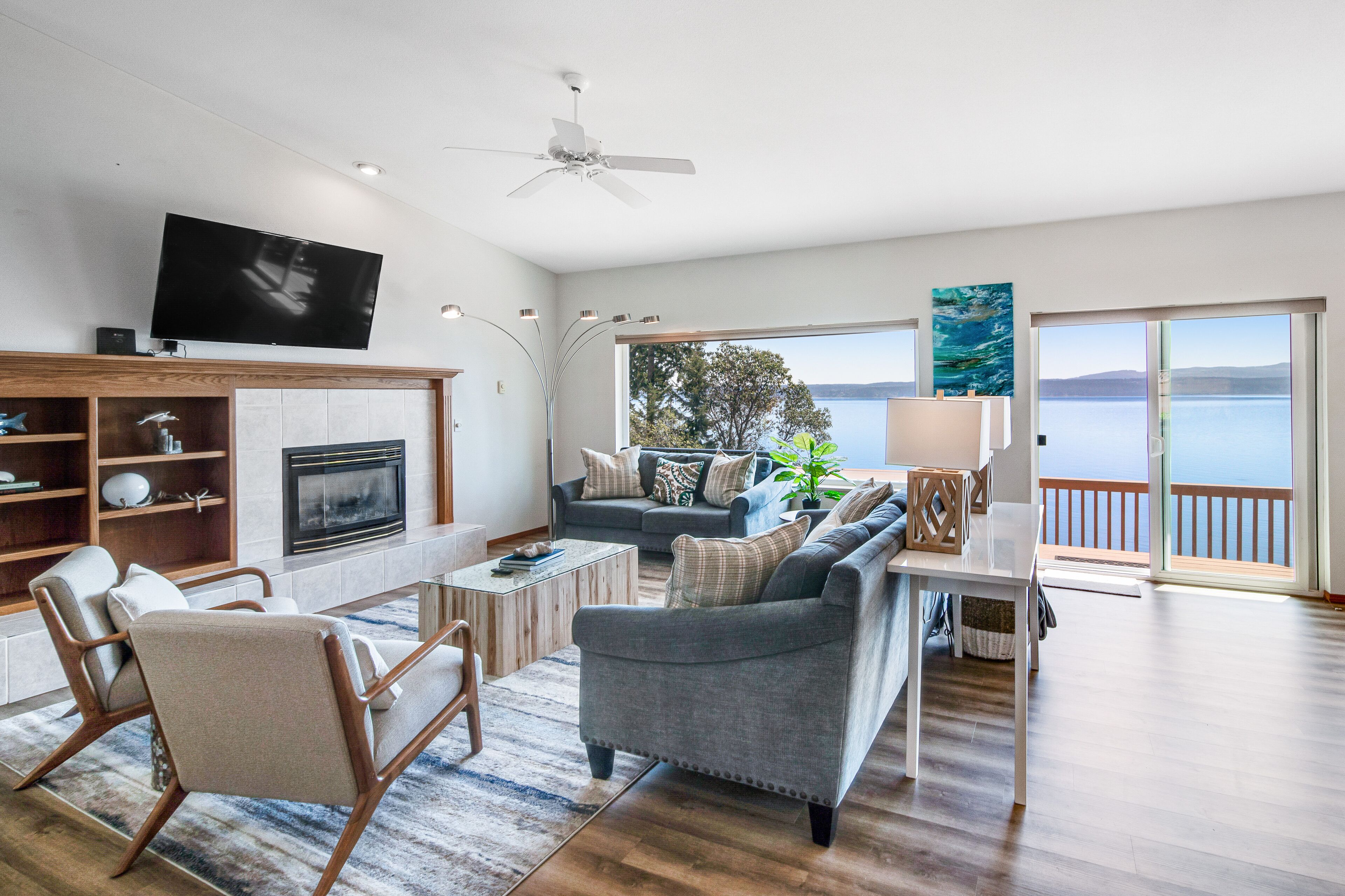 Dreamy coastal retreat with pool table, ping-pong, water view, 2 kitchens