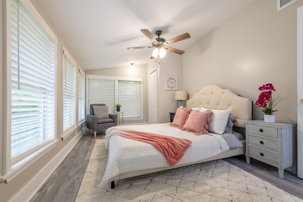 3 bedrooms, desk, iron/ironing board, free WiFi