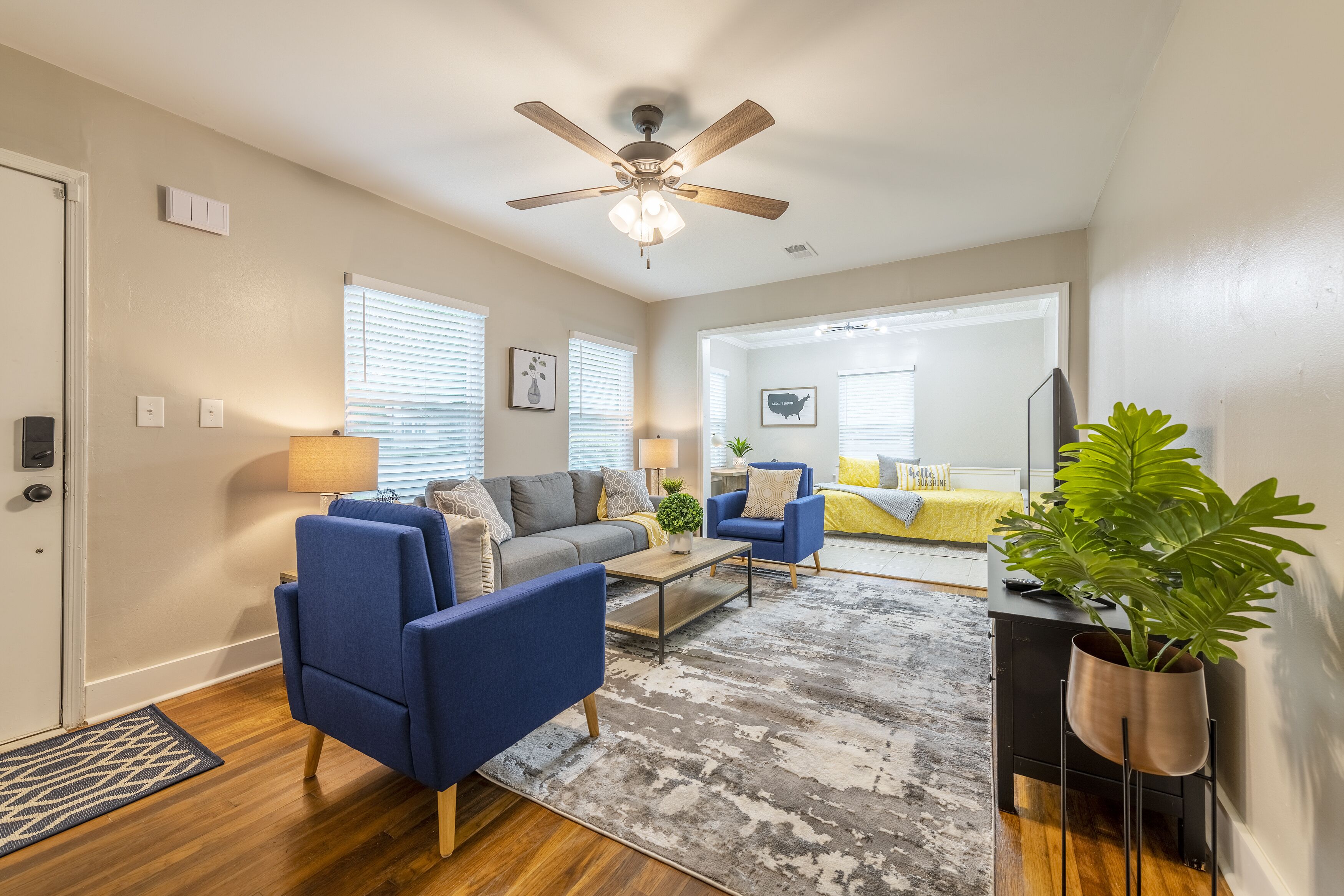  Modern entire house only 5 miles from Truist Park.