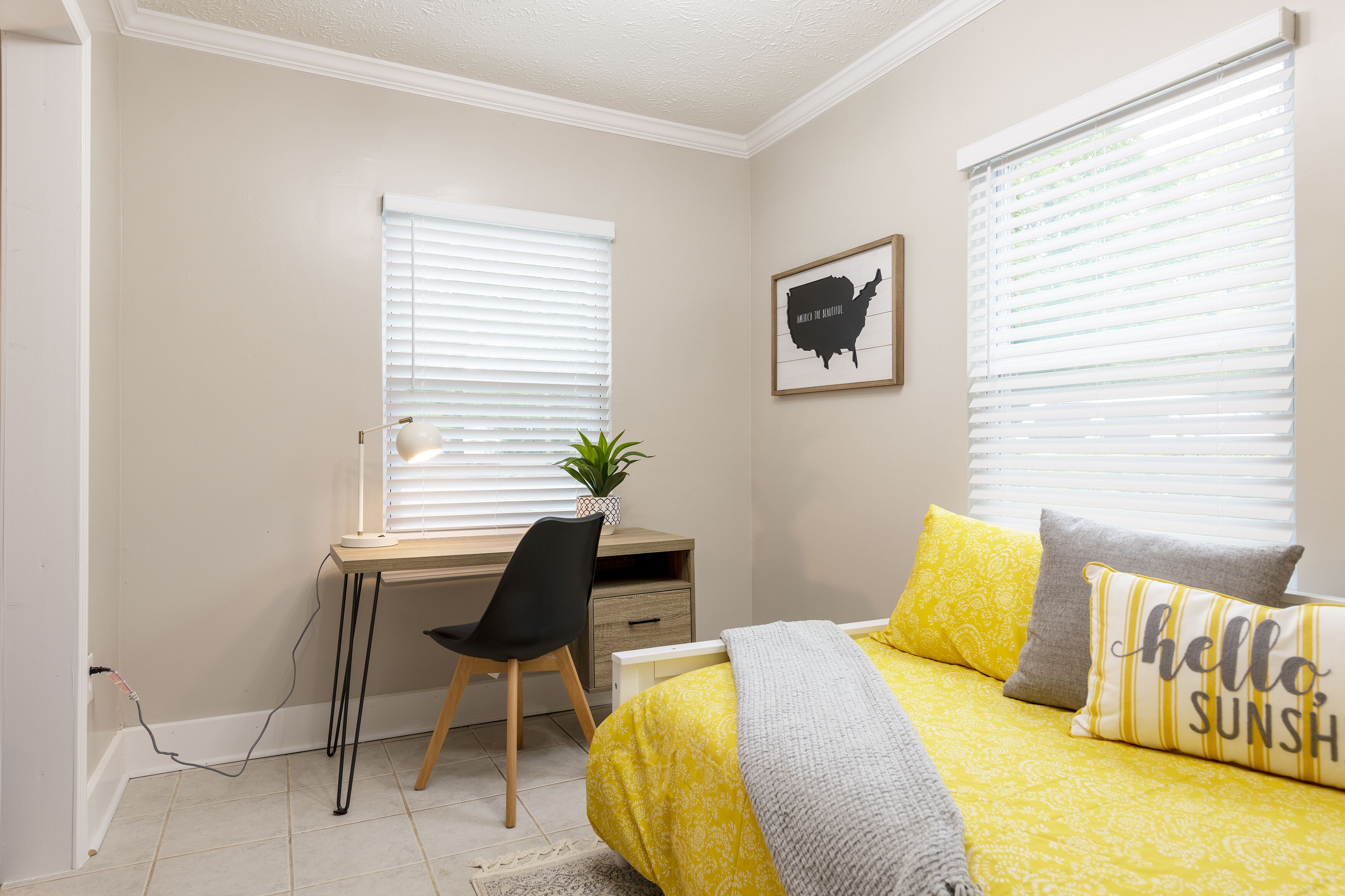  Modern entire house only 5 miles from Truist Park.