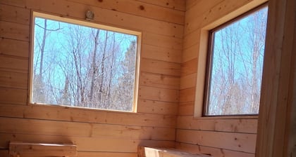 Charming and Secluded North Shore Cabin and Sauna two miles from Grand Marais!