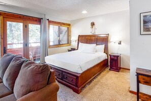 1 bedroom, desk, iron/ironing board, internet - Second-Level Condo w/Free WiFi, Wood Fireplace, Shared Outdoor Pool, & Views (Tahoe City)