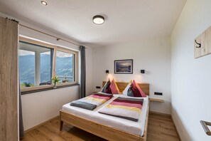 2 bedrooms, free WiFi, bed sheets - "Ferienwohnung am Mühlbachl" with Mountain View, Private Terrace & Wi-Fi (Rohrberg)
