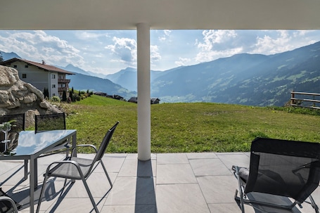Outdoor dining. "Ferienwohnung am Mühlbachl" with Mountain View, Private Terrace & Wi-Fi