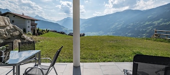 "Ferienwohnung am Mühlbachl" with Mountain View, Private Terrace & Wi-Fi