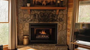 Smart TV, fireplace, streaming services