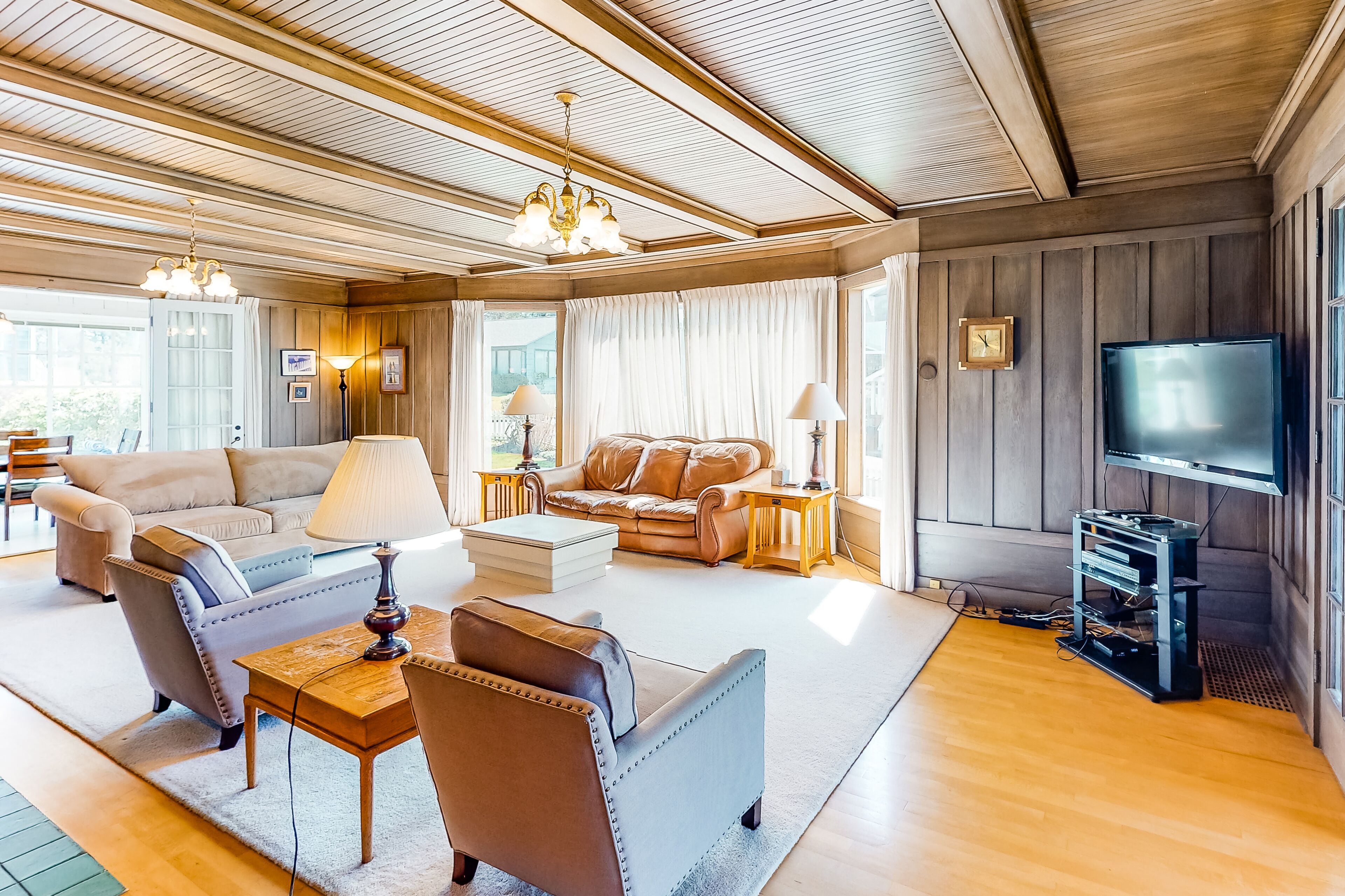 Classic Two-Story Beach House w/ Free WiFi, Gas Fireplace, & Washer/Dryer