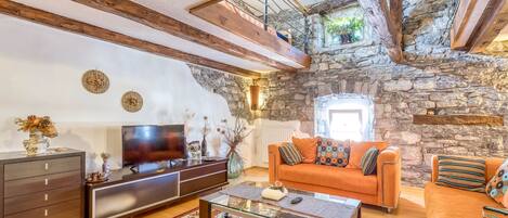 Télévision, chaîne hi-fi