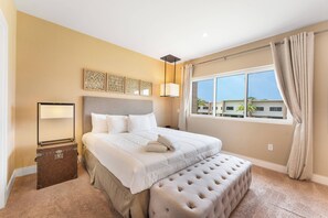 3 slaapkamers, een strijkplank/strijkijzer, reisbedje, wifi