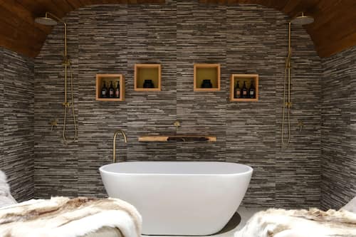 Couples treatment rooms, body treatments, hydrotherapy, body scrubs