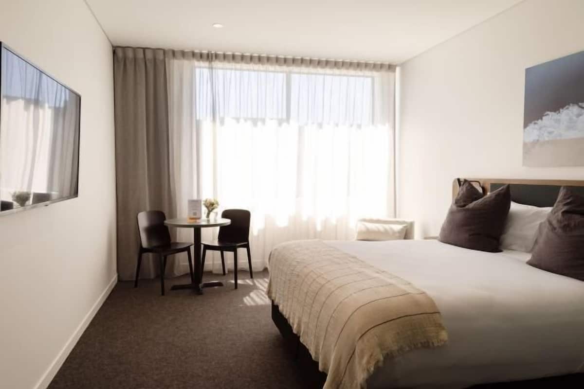 Premium bedding, in-room safe, desk, soundproofing