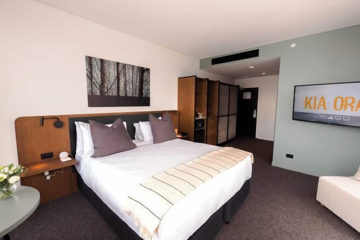 Premium bedding, in-room safe, desk, soundproofing
