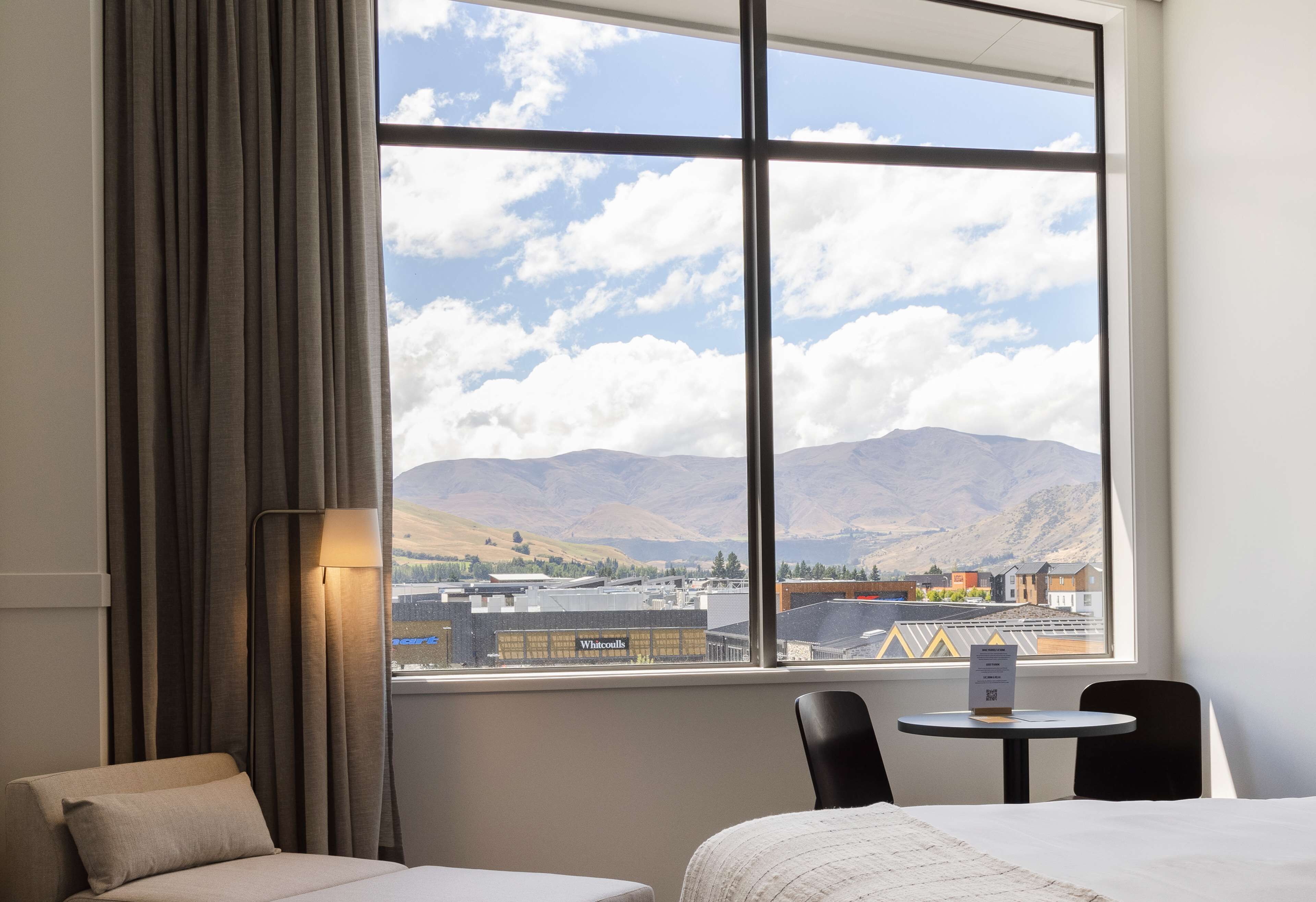 alpine view king | in-room safe, desk, soundproofing, iron/ironing board