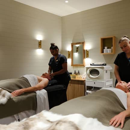 Couples treatment rooms, body treatments, hydrotherapy, body scrubs