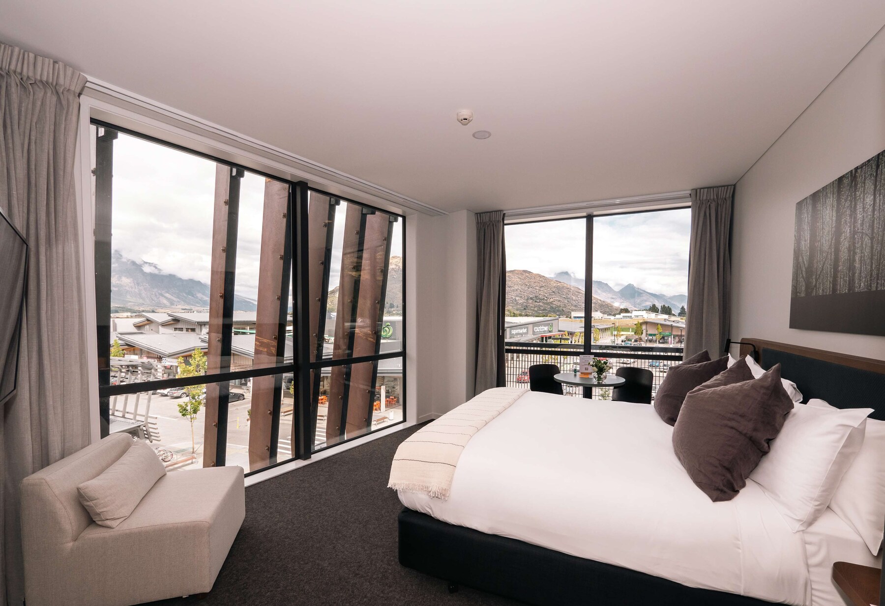 Remarkables View King | Premium bedding, in-room safe, desk, soundproofing