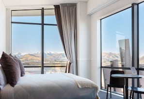 Habitación (Remarkables View King) | Ropa de cama de alta calidad y caja de seguridad en la habitación 