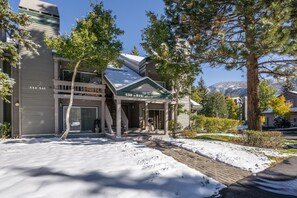 Exterior - Luxury Snowcreek IV 2 bd/2ba + Huge Loft upgraded condo  (Mammoth Lakes)