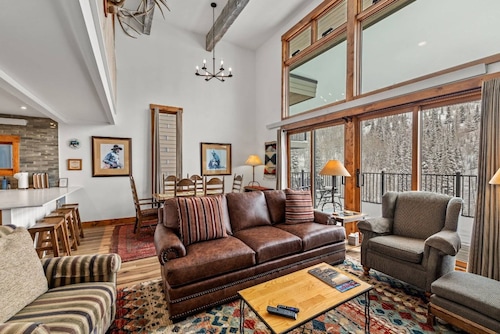 Ski In/Out-Pool-HotTub-Views-Grill-Just Remodeled