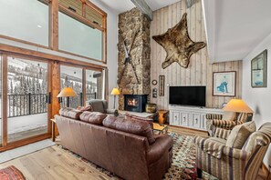 Smart-TV, Kamin, DVD-Player, Bücher