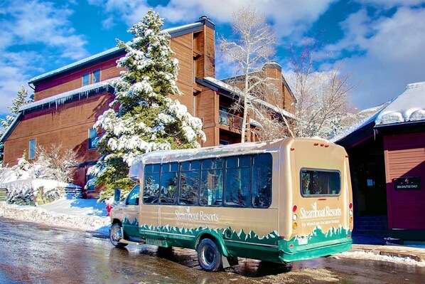 Property grounds - Great Value Close to Resort-Heated Pool-HotTubs-Grills-Looping Ski Shuttle-Gas Fireplace-Updates (Steamboat Springs)