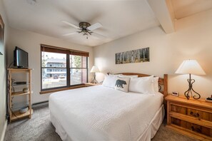 2 Schlafzimmer, Betten mit Memory-Foam-Matratzen, WLAN, Bettwäsche
