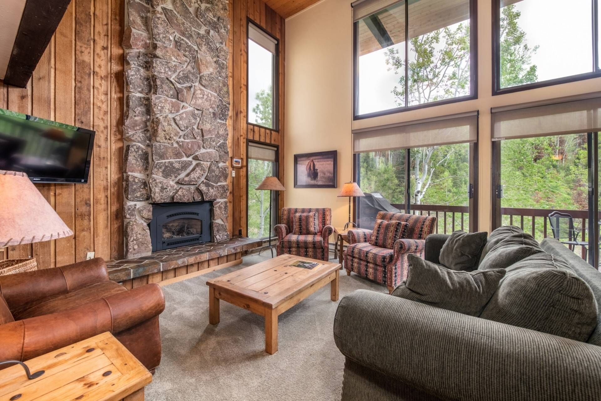 True Ski In/Out TH w/Floor 2 Ceiling Views-Private Shuttle-HotTub-Pool-Gym-Covered Parking-Fireplace