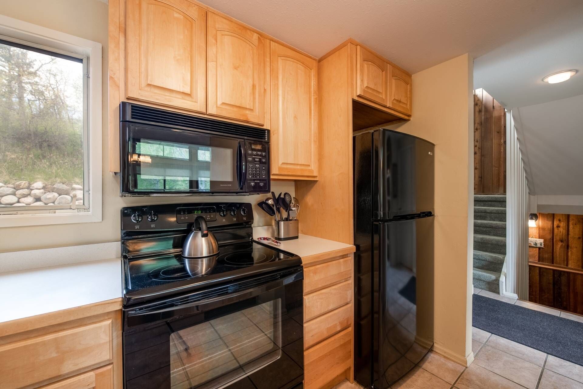 True Ski In/Out TH w/Floor 2 Ceiling Views-Private Shuttle-HotTub-Pool-Gym-Covered Parking-Fireplace