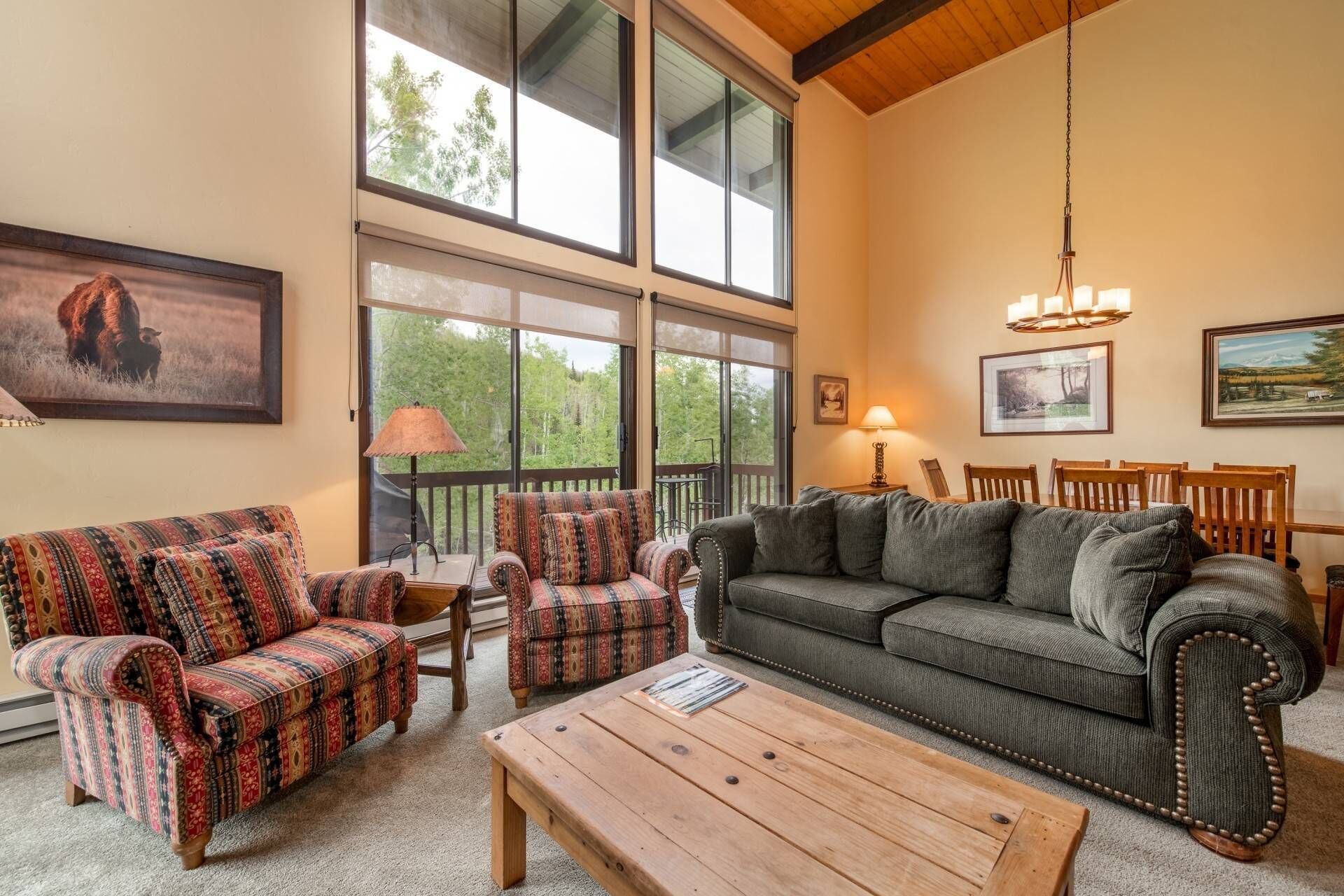 True Ski In/Out TH w/Floor 2 Ceiling Views-Private Shuttle-HotTub-Pool-Gym-Covered Parking-Fireplace