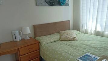 1 chambre, fer et planche à repasser, accès Internet, draps fournis
