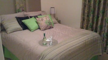 1 chambre, fer et planche à repasser, accès Internet, draps fournis