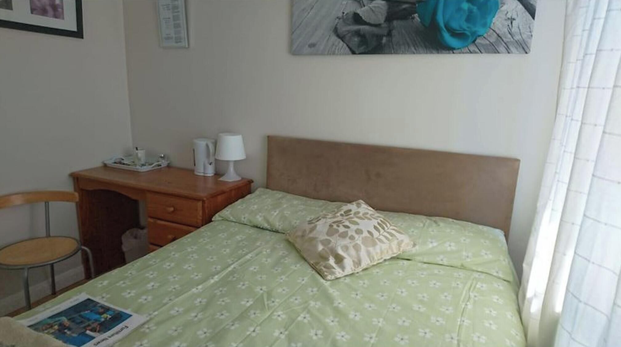 1 chambre, fer et planche à repasser, accès Internet, draps fournis