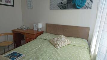 1 chambre, fer et planche à repasser, accès Internet, draps fournis