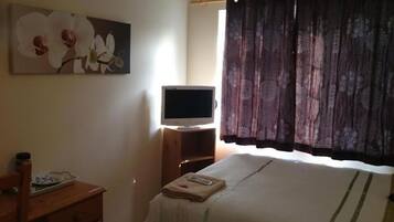 1 chambre, fer et planche Ă  repasser, accĂšs Internet, draps fournis