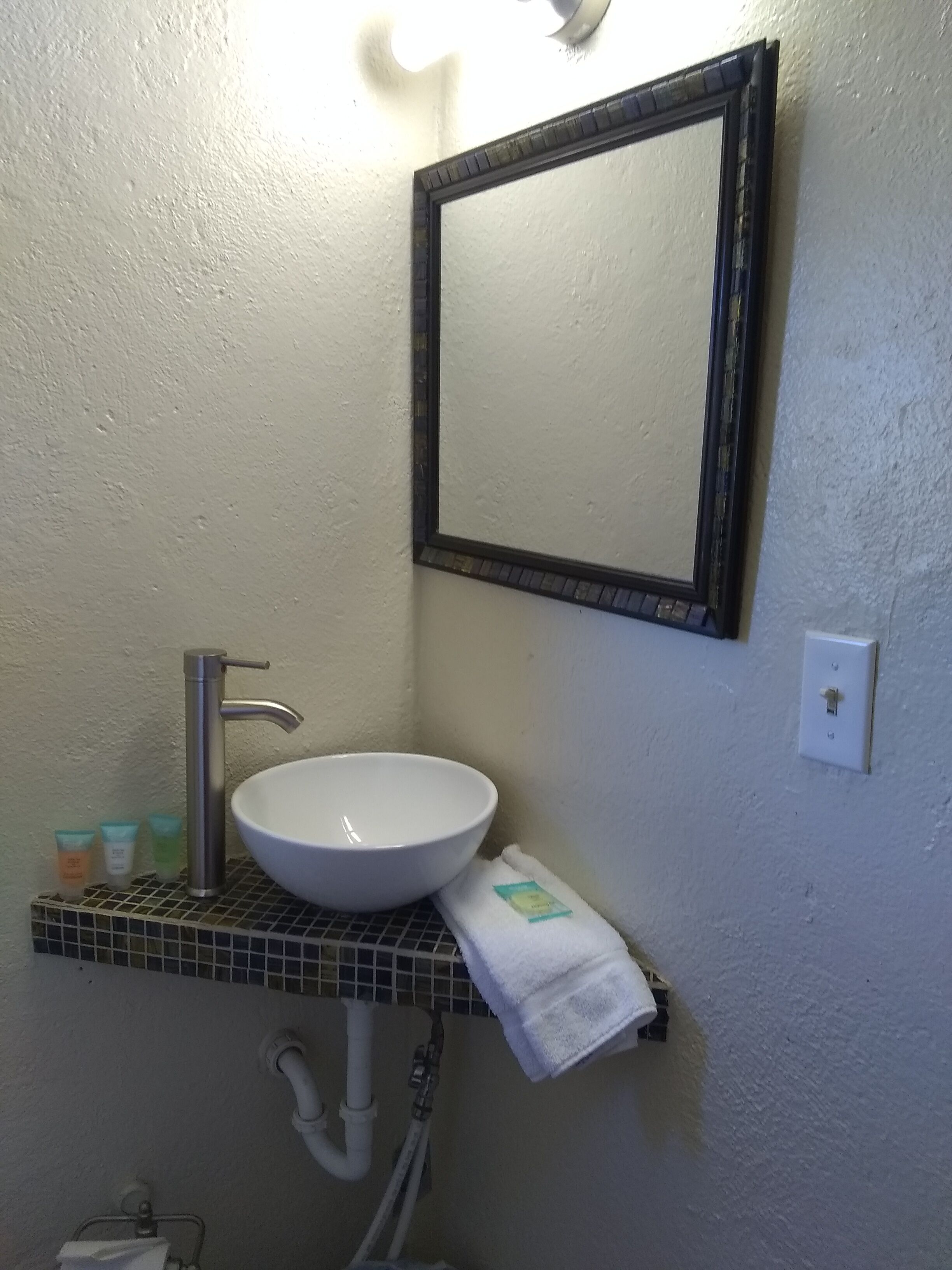 Adorable 2 Bedroom Adobe Cabin on Fishing Property