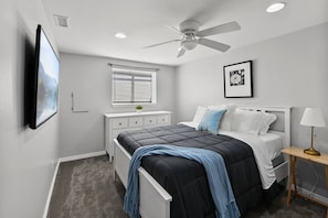 2 bedrooms, iron/ironing board, WiFi