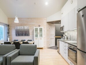 Fridge, microwave, dishwasher, cookware/dishes/utensils