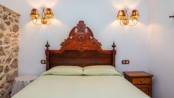 1 slaapkamer, een strijkplank/strijkijzer, gratis wifi, beddengoed