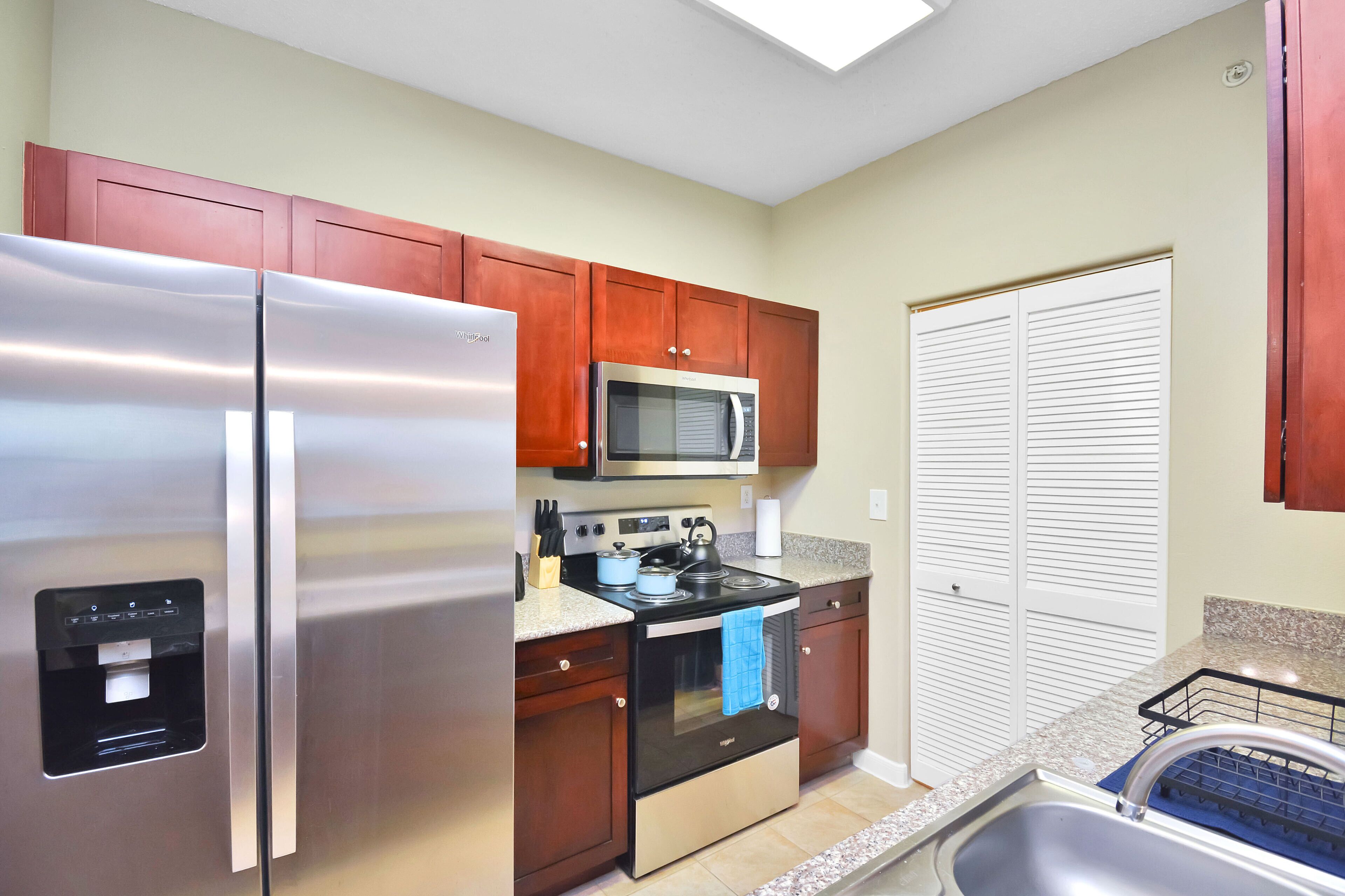 Vibrant Oasis Luxury Suite just minutes away from NRG Stadium !