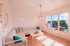 TV, DVD player - Apartment Posidonia close to the Sea with Wi-Fi & Balcony (Portocolom)
