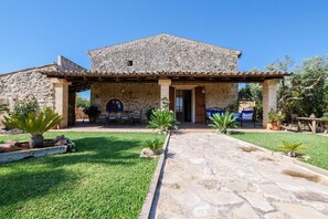 Exterior - Holiday Home Fonoll with Mountain View, Pool, Wi-Fi, Terrace & Garden (Santa Margalida)